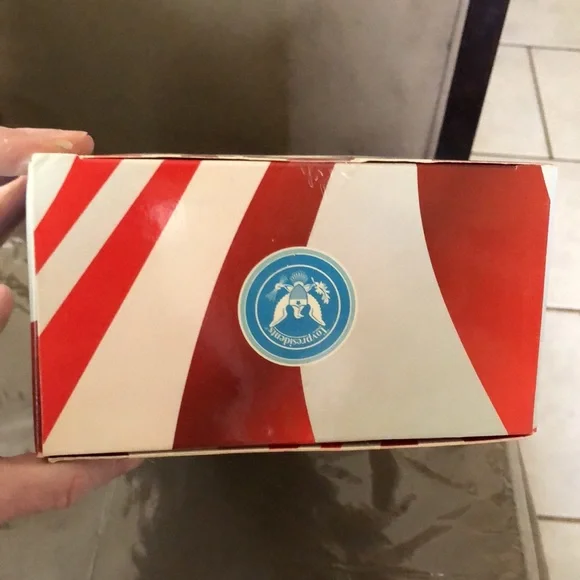 Governor Arnold Schwarzenegger Talking Action Figure - Picture 7 of 7